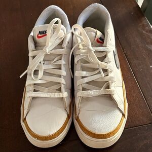 Nike White and Green Sneakers